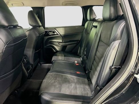 Used 2022 Mitsubishi Outlander SE image 11