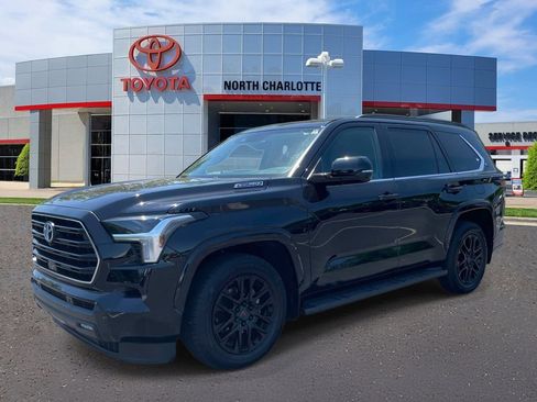 Used 2024 Toyota Sequoia SR5 w/ SR5 Premium Package AWD/4WD image 5