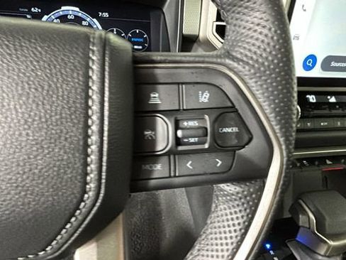 Used 2025 Toyota Tundra Limited AWD/4WD image 17
