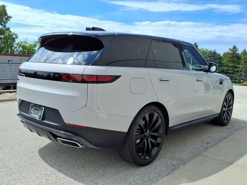 Used 2026 Land Rover Range Rover Sport SE AWD/4WD image 5