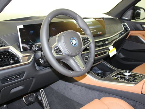 New 2026 BMW X5 xDrive50e w/ Executive Package image 4