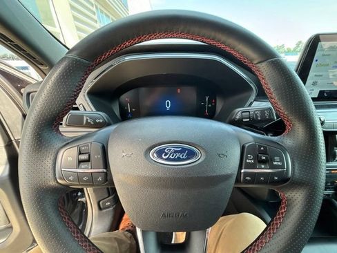 Used 2025 Ford Escape ST-Line Select AWD/4WD image 12