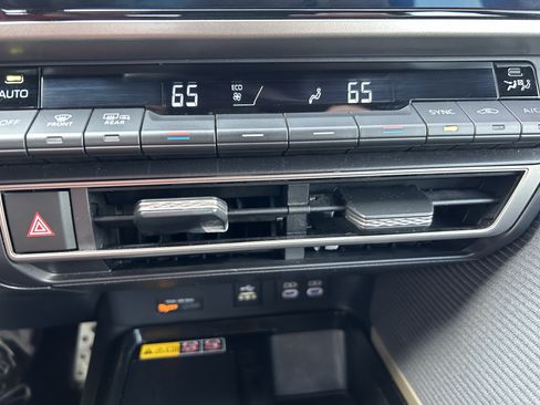 Used 2025 Toyota Camry SE FWD image 29