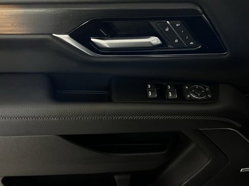 Used 2025 GMC Yukon XL Denali image 28