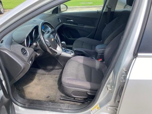 Used 2014 Chevrolet Cruze LT FWD image 18