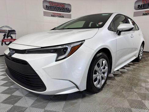Used 2025 Toyota Corolla LE image 7
