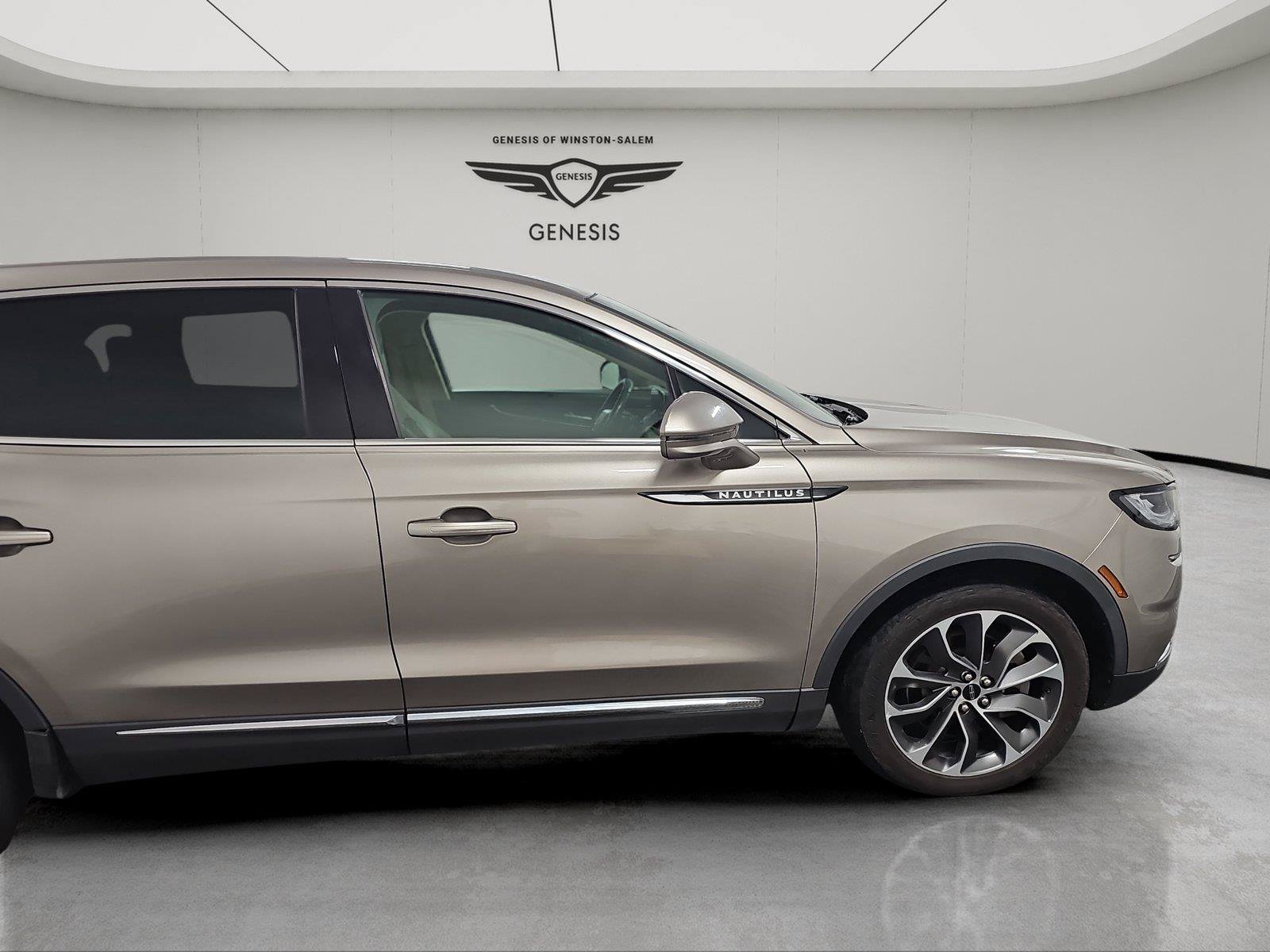 Used 2021 Lincoln Nautilus Reserve AWD/4WD image 5