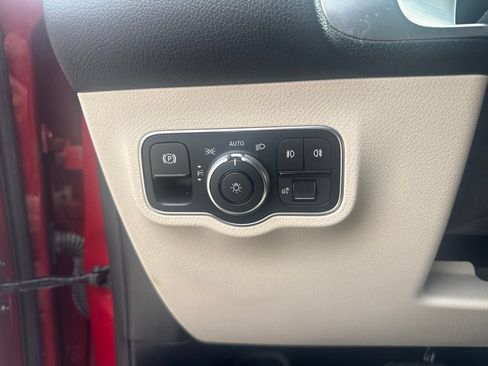 Used 2021 Mercedes-Benz GLB 250 4MATIC image 26