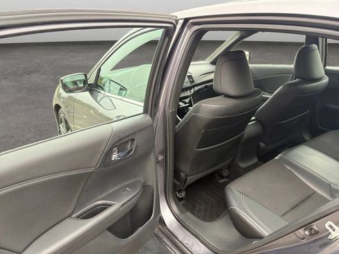 Used 2017 Honda Accord Sport image 14