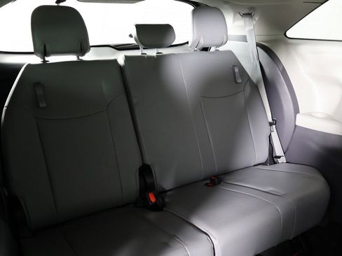 Used 2023 Toyota Sienna XLE image 32