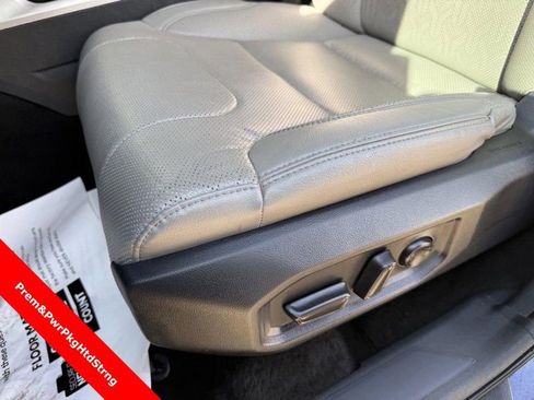 Used 2024 Toyota Tundra Limited AWD/4WD image 18