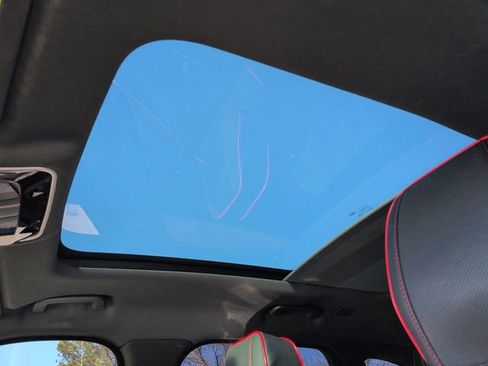 Used 2018 Land Rover Range Rover Velar R-Dynamic SE image 20