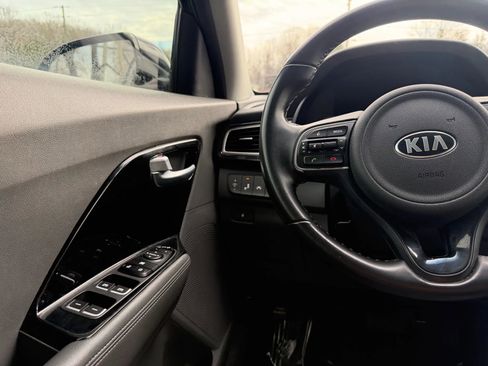 Used 2019 Kia Niro EX image 33