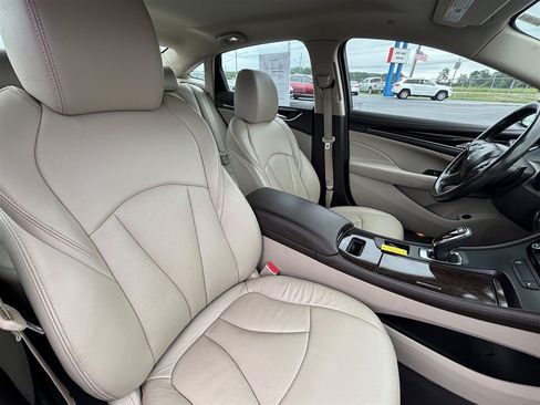 Used 2018 Buick LaCrosse Essence FWD image 24