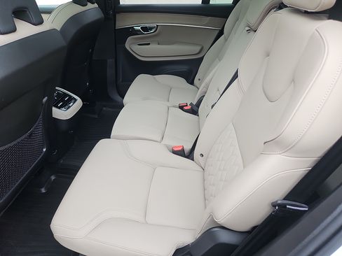 Used 2026 Volvo XC90 B6 Plus w/ Protection Package Premier AWD/4WD image 33