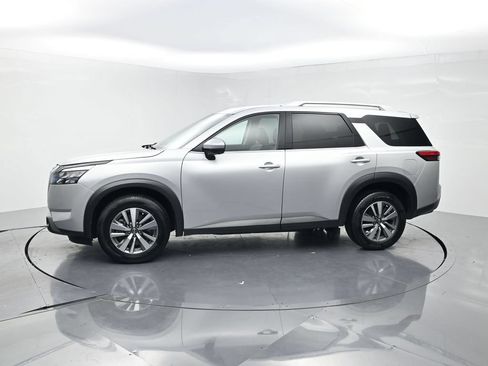 Used 2025 Nissan Pathfinder SL FWD image 3