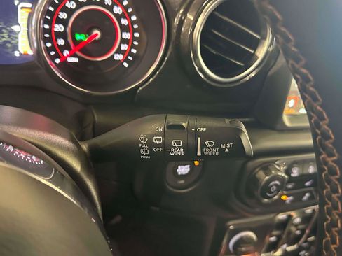 Used 2021 Jeep Wrangler Unlimited Rubicon w/ Trailer Tow Package image 22