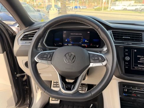 Used 2023 Volkswagen Tiguan SE R-Line FWD image 16