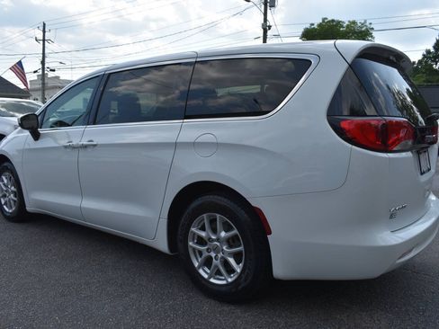 Used 2022 Chrysler Voyager LX FWD image 30