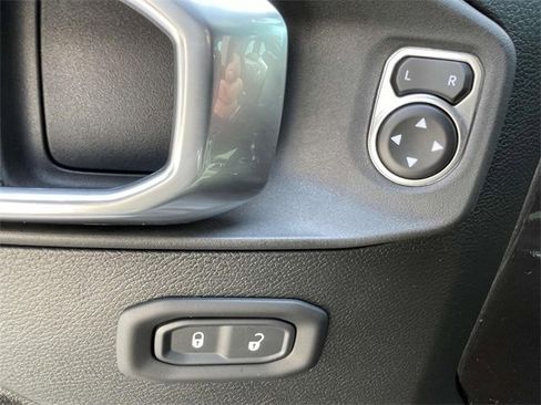 Used 2022 Jeep Gladiator Rubicon w/ Trailer Tow Package image 18