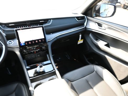 New 2025 Jeep Grand Cherokee L Limited w/ Black Appearance Package image 20