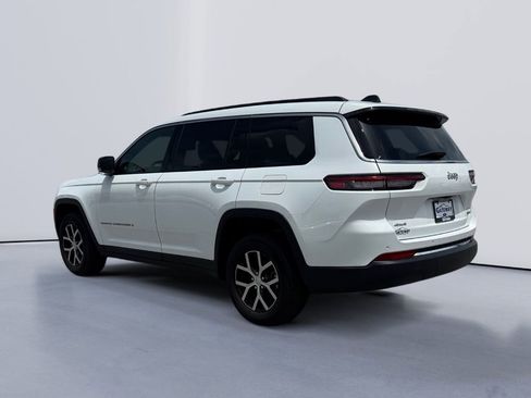 Used 2024 Jeep Grand Cherokee L Limited image 3