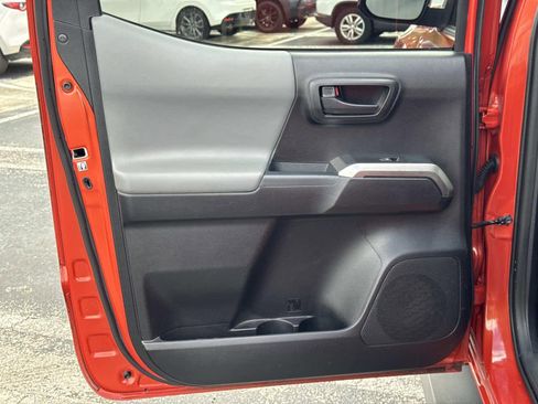 Used 2018 Toyota Tacoma SR5 image 11