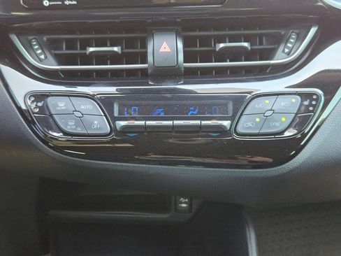 Used 2018 Toyota C-HR XLE FWD image 19