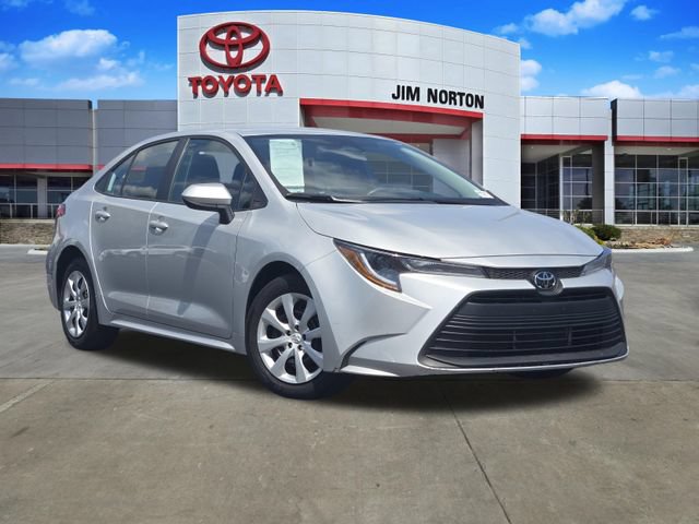 Used 2025 Toyota Corolla LE FWD image 1