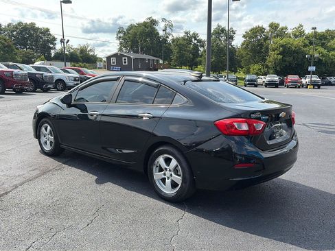 Used 2017 Chevrolet Cruze LS FWD image 3