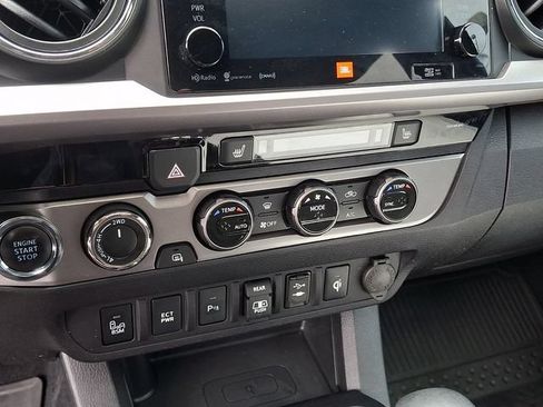 Used 2018 Toyota Tacoma Limited AWD/4WD image 13