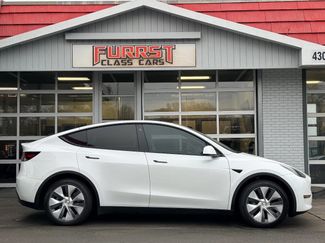 Used 2022 Tesla Model Y Long Range video 2