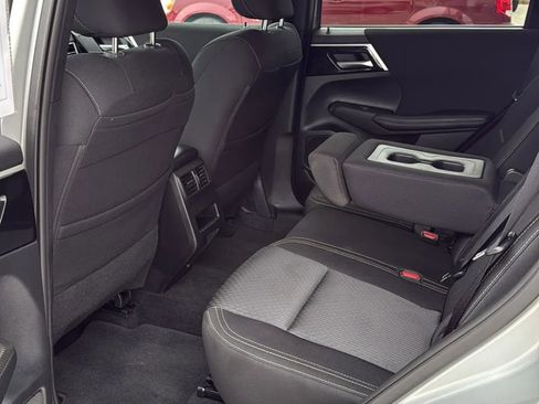 Used 2024 Mitsubishi Outlander ES image 12