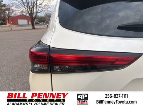 Used 2021 Toyota Highlander Limited image 10