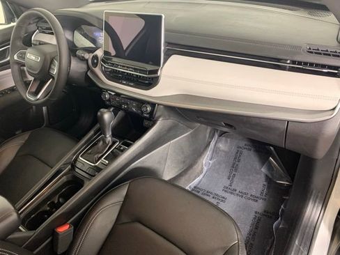 Used 2025 Jeep Compass Limited image 22