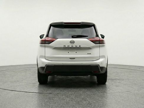 Used 2025 Nissan Rogue SV image 7
