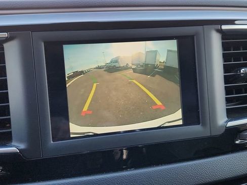 Used 2019 Chrysler Pacifica Touring-L image 46