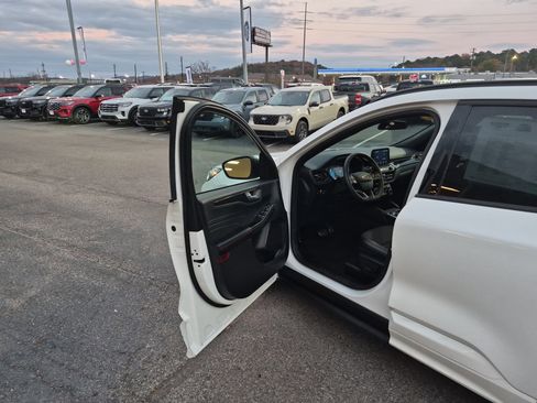 Certified 2024 Ford Escape ST-Line w/ Equipment Group 301A image 10