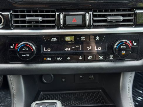 Used 2023 Nissan Pathfinder SL w/ SL Premium Package FWD image 27