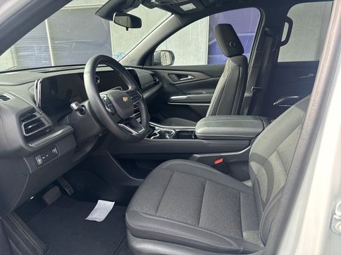 Used 2024 Chevrolet Traverse LT image 5