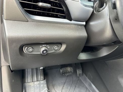 Used 2019 Chevrolet Traverse LT w/ LT Premium Package image 46