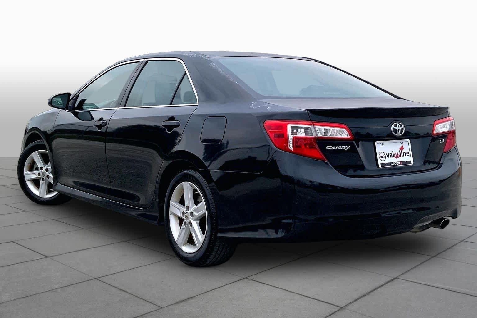 Used 2012 Toyota Camry SE FWD image 12