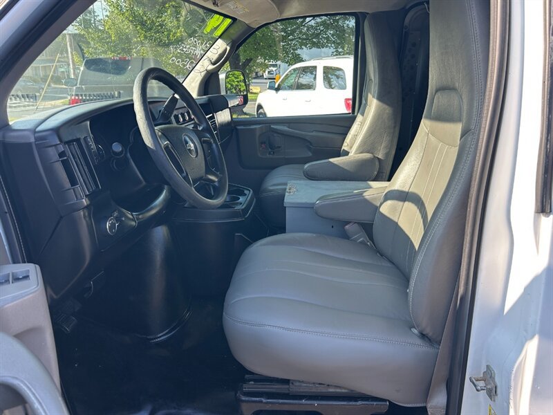 Used 2014 Chevrolet Express 2500 RWD image 9