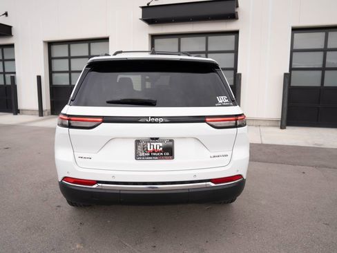 Used 2023 Jeep Grand Cherokee Limited AWD/4WD image 6
