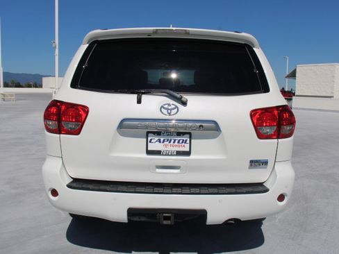 Used 2017 Toyota Sequoia Platinum RWD image 4