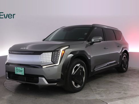 Used 2024 Kia EV9 Land AWD/4WD image 2