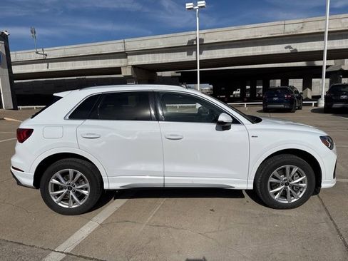 Used 2025 Audi Q3 2.0T Premium image 2