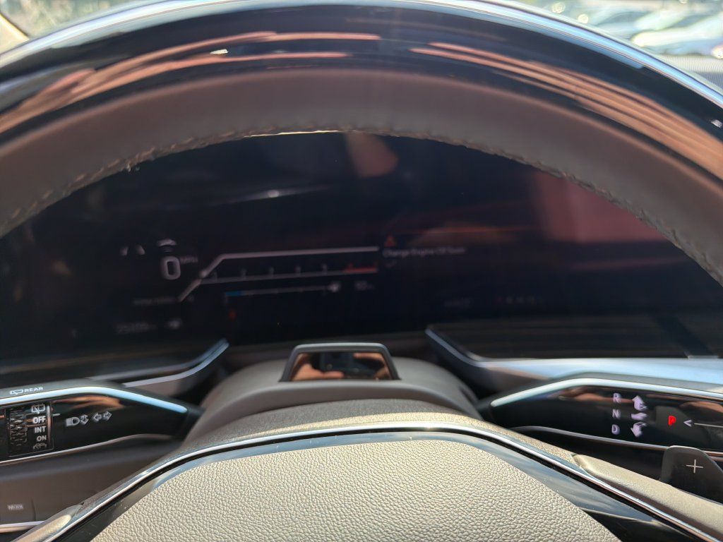 Used 2025 Cadillac Escalade ESV Premium Luxury AWD/4WD image 22