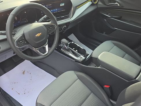New 2026 Chevrolet Trax LT w/ Sunroof Package FWD image 10