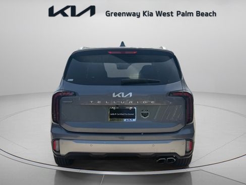 Used 2025 Kia Telluride SX w/ SX Captain's Chair Package FWD image 11